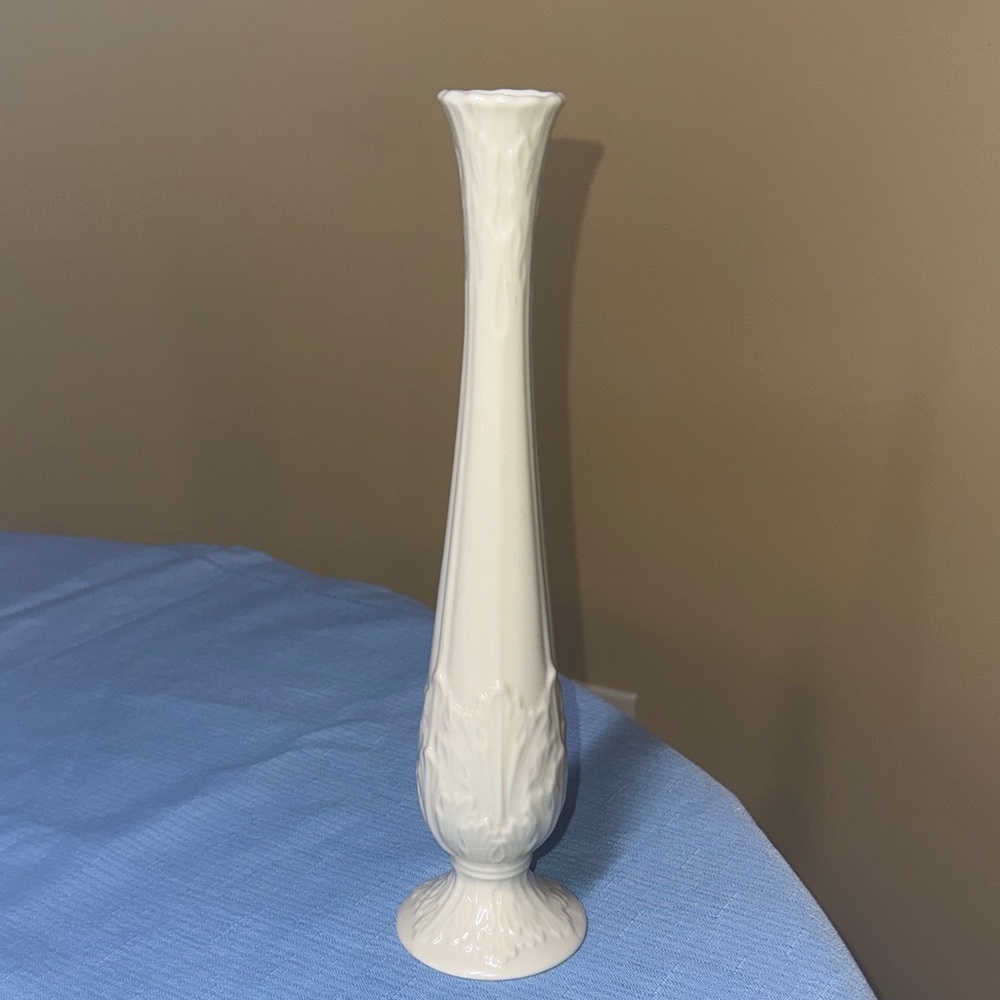 Lenox Woodland Bud Vase Ivory Leaf Motif 10.5” tall